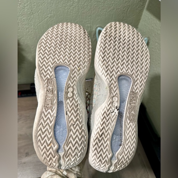 Nike Mens Cosmic Sneakers- like new - Picture 11 of 11